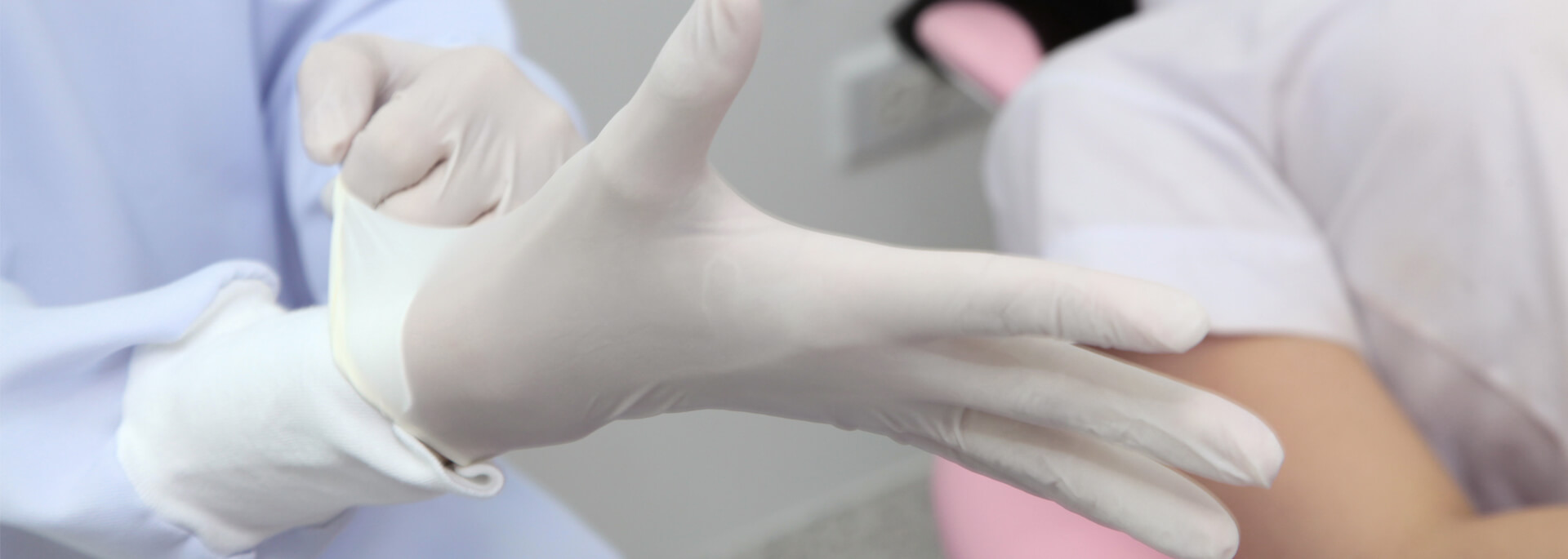 Na co zwrócić uwagę wybierając rękawice do gabinetu ginekologicznego?